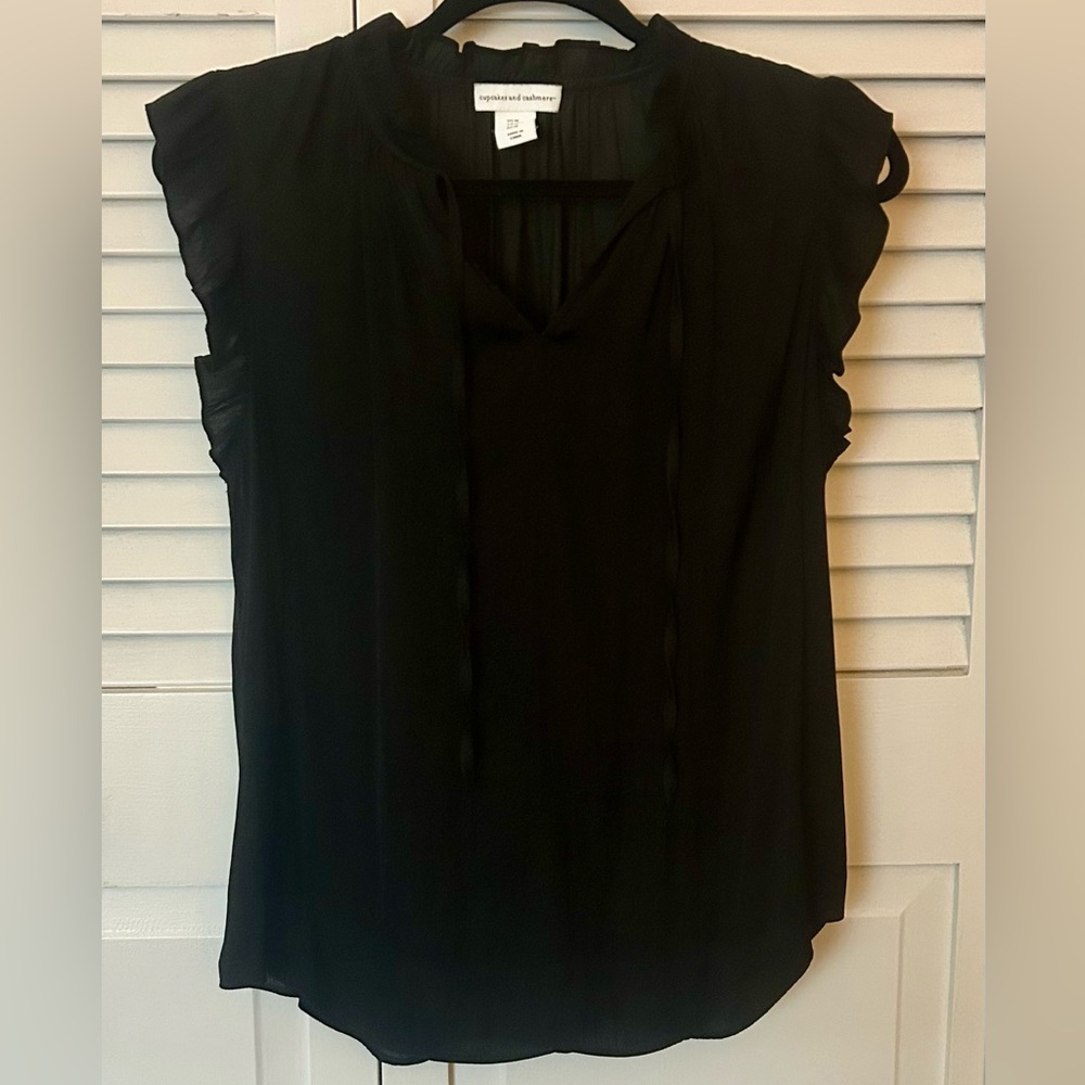 cupcakes & cashmere Black Ruffle Sleeve Blouse